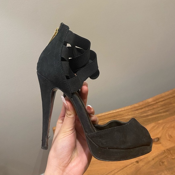 Kardashian Kollection black strapped heel - Picture 2 of 7